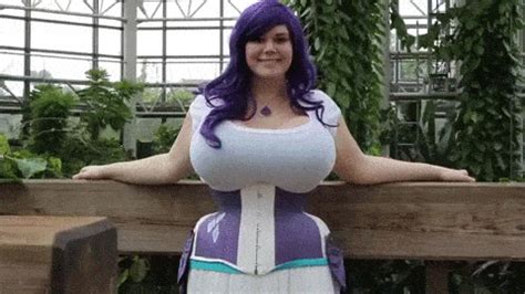 big titties gifs|Bouncing all